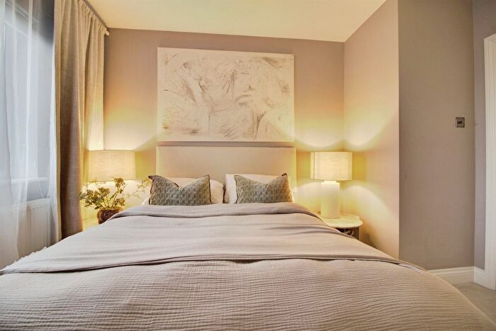 2 Bedroom Flat For Sale In Great North Road, Welwyn Garden City, AL8