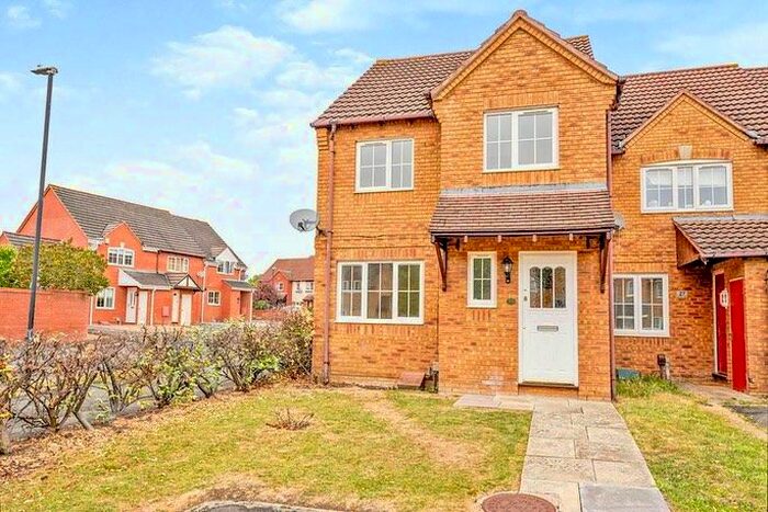 3 Bedroom Semi-Detached House To Rent In West Highland Road, Swindon, SN25