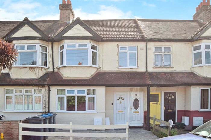 2 Bedroom Maisonette To Rent In Dinton Road, Colliers Wood, SW19