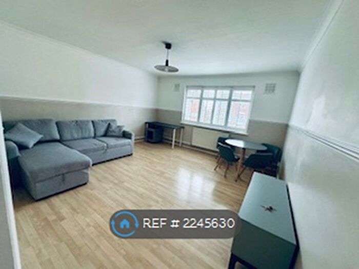 2 Bedroom Flat To Rent In Bexley Road, London, SE9