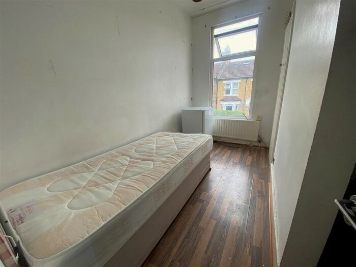 1 Bedroom Property To Rent In Melbourne Road, London, E17