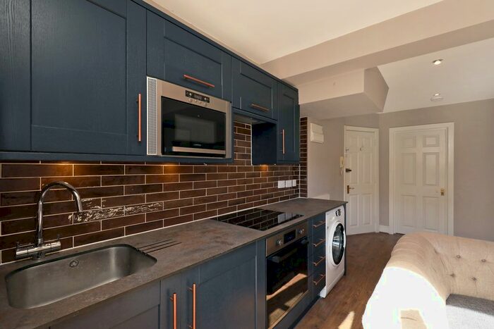 1 Bedroom Flat To Rent In Amyand Park Road, St Margarets, Twickenham, TW1