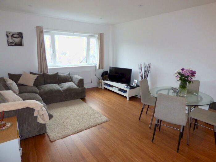 1 Bedroom Flat To Rent In Purley Court, Brighton Road, CR8