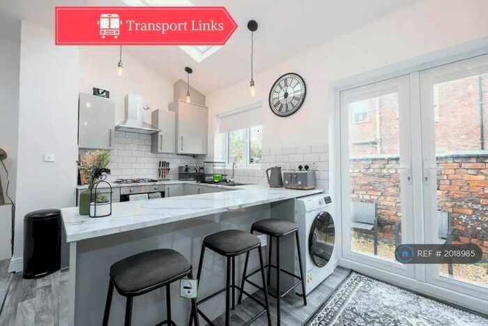 4 Bedroom Terraced House To Rent In Kingswood Road, Manchester, M14