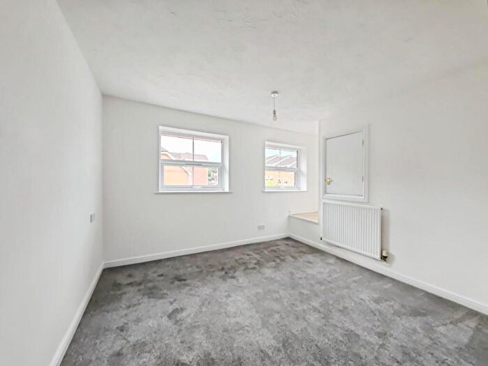 3 Bedroom Terraced House For Sale In Elm Park, Reading, RG30