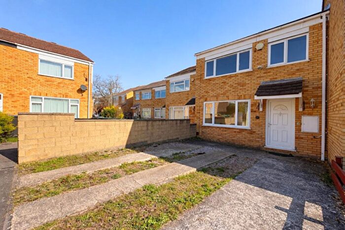 3 Bedroom Terraced House For Sale In Golden Drive, Eaglestone, MK6