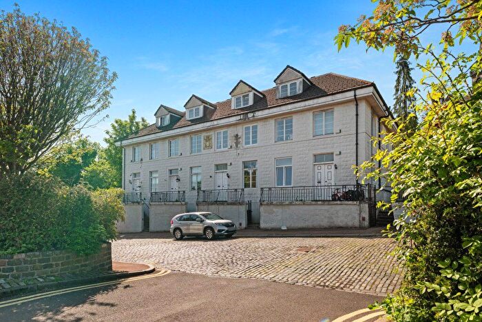 2 Bedroom Flat For Sale In Hunter Street, Paisley, PA1