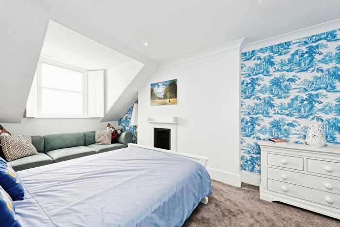 3 Bedroom Flat For Sale In East Cliff, Dover, CT16