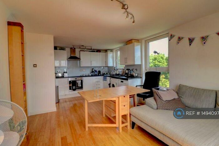 2 Bedroom Flat To Rent In Pierrepoint, London, SE25
