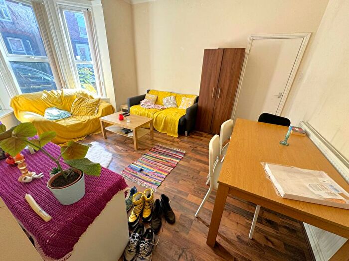 6 Bedroom Terraced House To Rent In Norwood Terrace, Hyde Park, Leeds, LS6