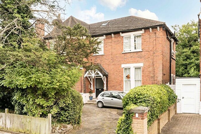 3 Bedroom Flat To Rent In Polworth Road, Streatham, SW16