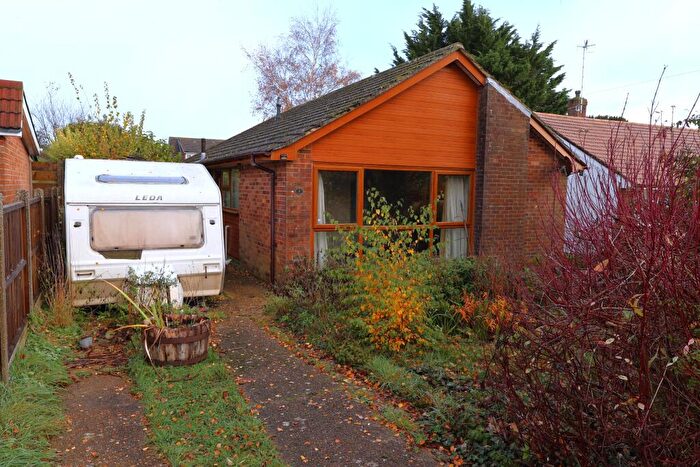 2 Bedroom Bungalow For Sale In Sycamore Close, Clanfield, PO8