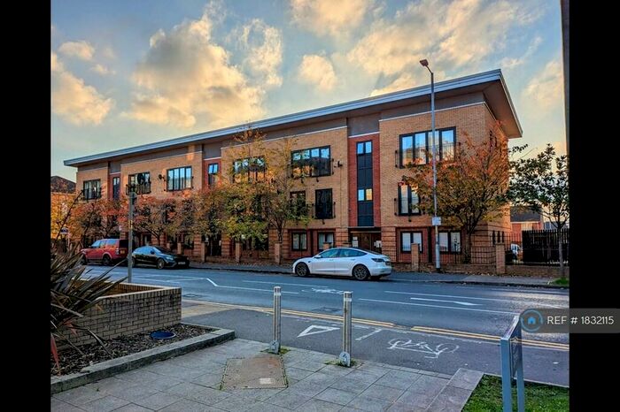 2 Bedroom Flat To Rent In Hulme, Manchester, M15