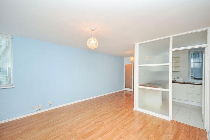 1 Bedroom Flat To Rent In Beckenham Grove, Bromley, BR2