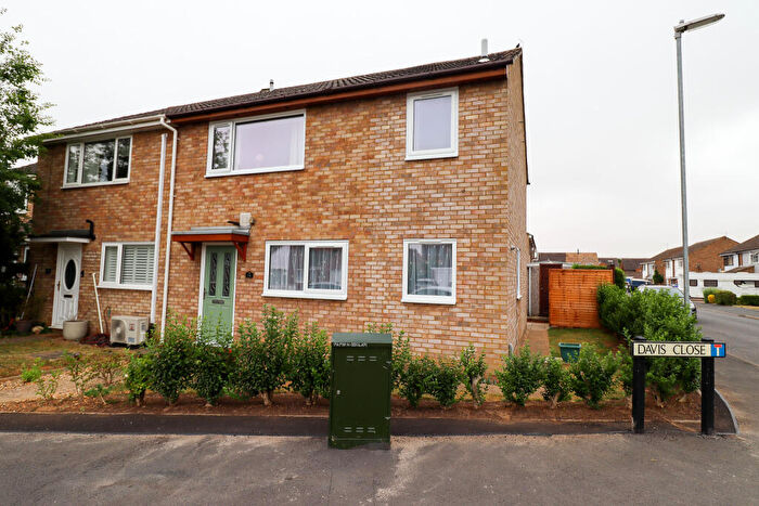 4 Bedroom End Of Terrace House For Sale In Hayling Avenue, Little Paxton, St. Neots, Cambridgeshire, PE19