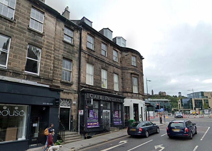 1 Bedroom Terraced House To Rent In Broughton Street, Edinburgh, EH1