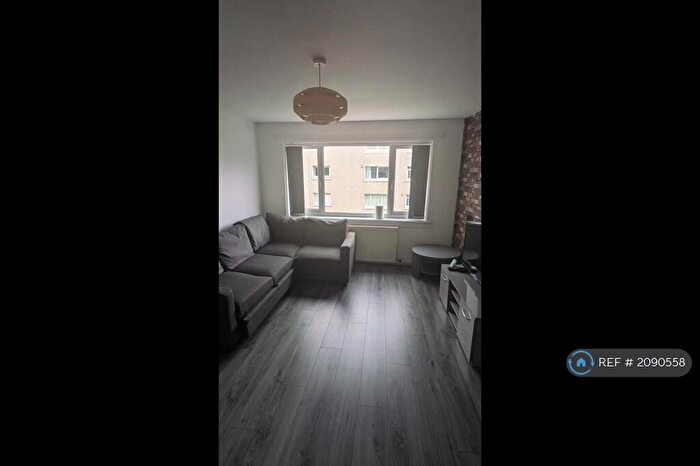 2 Bedroom Flat To Rent In Plantation Square, Glasgow, G51