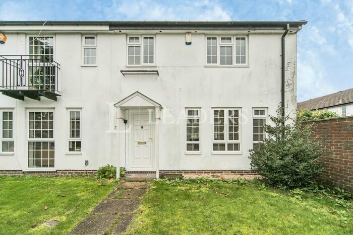 3 Bedroom End Of Terrace House To Rent In The Mount, Reading, RG1