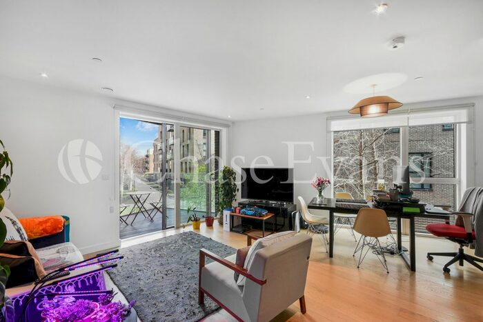 2 Bedroom Flat To Rent In Rutherford Heights, Trafalgar Place, Rodney Road, Elephant And Castle, London, SE17