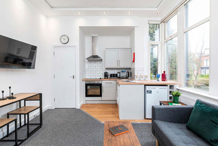 1 Bedroom Flat To Rent In Kelso Road, Leeds, LS2