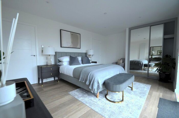 3 Bedroom Apartment To Rent In Station Avenue, Walton-on-Thames, KT12