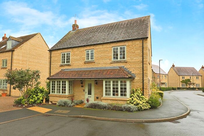 4 Bedroom Detached House For Sale In Bluebell Close, Moreton-In-Marsh, Gloucestershire, GL56