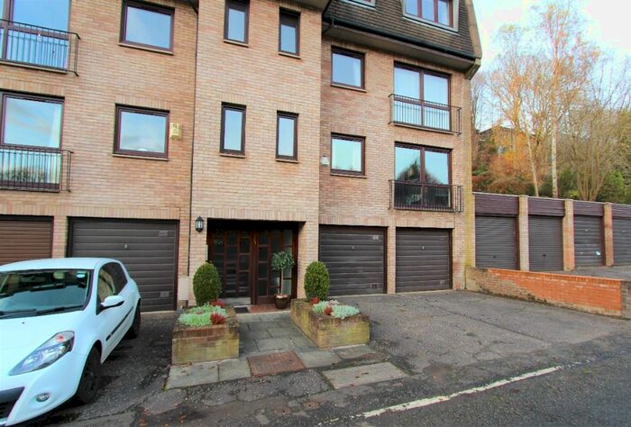 2 Bedroom Flat To Rent In Coltbridge Gardens, Murrayfield, Edinburgh, EH12