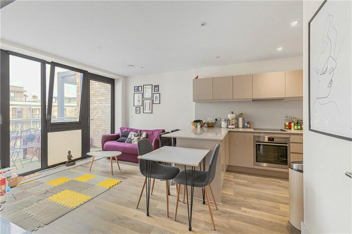 2 Bedroom Flat To Rent In The Grange, London, SE1