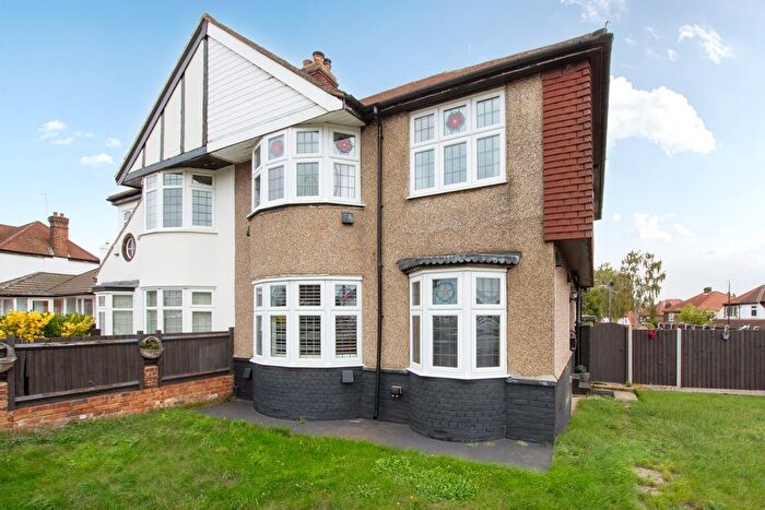 5 Bedroom Semi-Detached House For Sale In Lodge Lane, Bexley, DA5