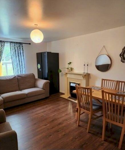 2 Bedroom Flat To Rent In Princeton Close, Salford, Lancashire, M6