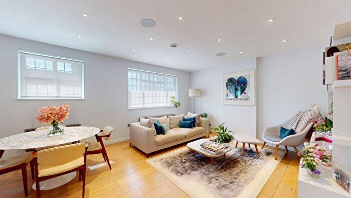 4 Bedroom Semi-Detached House To Rent In Maurice Walk, London, NW11