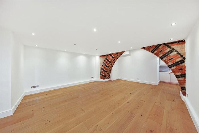 1 Bedroom Apartment To Rent In St Michaels Court, Langdon Park, E14