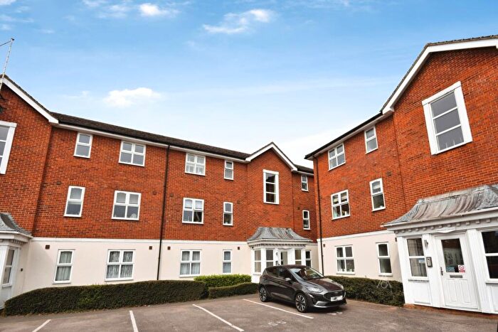 1 Bedroom Flat To Rent In Whinchat, Aylesbury, HP19
