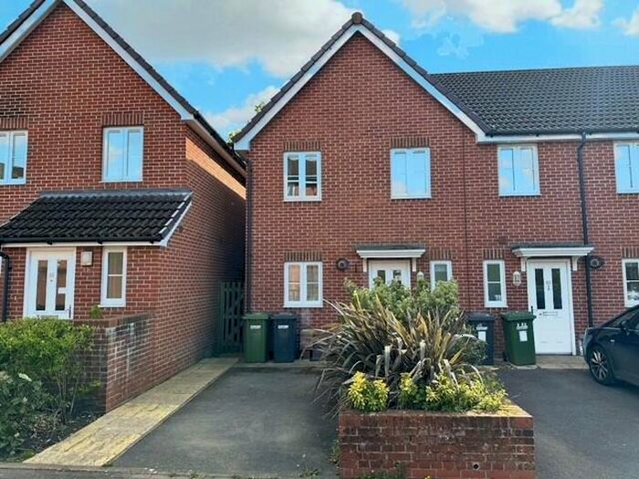3 Bedroom End Of Terrace House To Rent In Hut Farm Place, Chandlers Ford, SO53