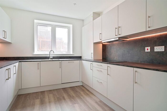 3 Bedroom Flat To Rent In Coopers Hill, Bracknell, Berkshire, RG12