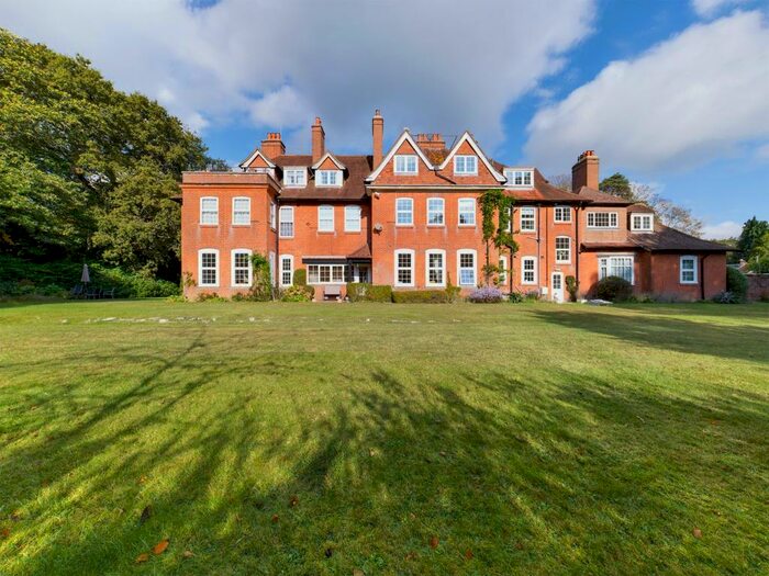 3 Bedroom Flat To Rent In Netley Hill Estate, Southampton, SO19