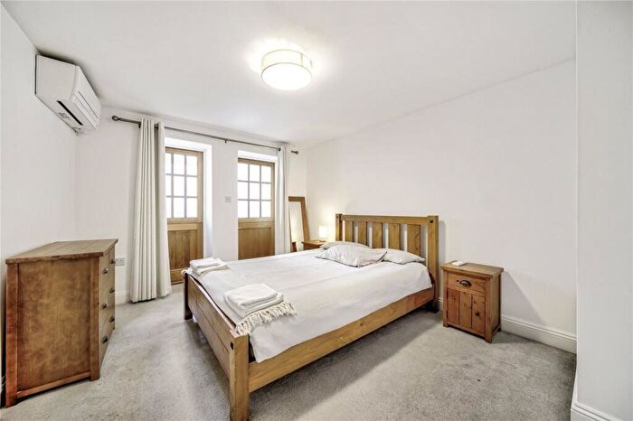 1 Bedroom Flat To Rent In Bedford Road, Clapham North, SW4