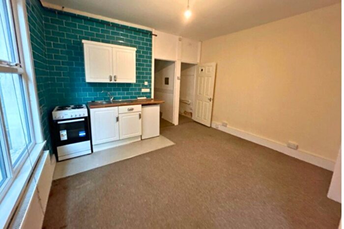 1 Bedroom Flat To Rent In Station Road Westcliff-on-Sea, SS0