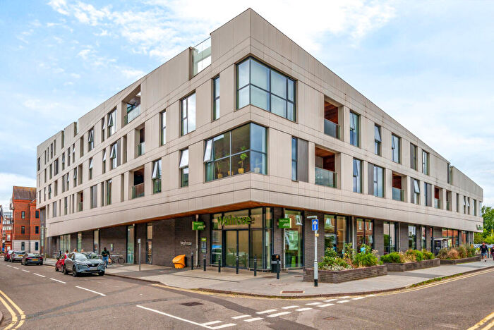 2 Bedroom Apartment For Sale In Leapale Lane, Guildford, GU1