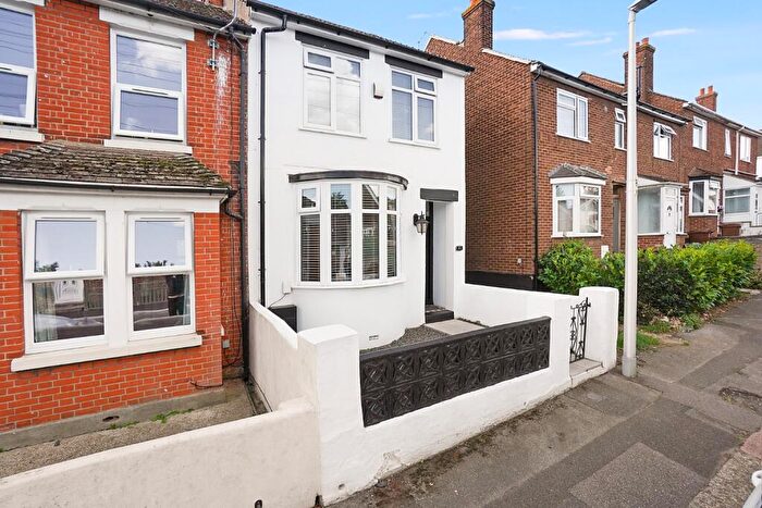 3 Bedroom End Of Terrace House For Sale In Harvey Road, Rainham, ME8