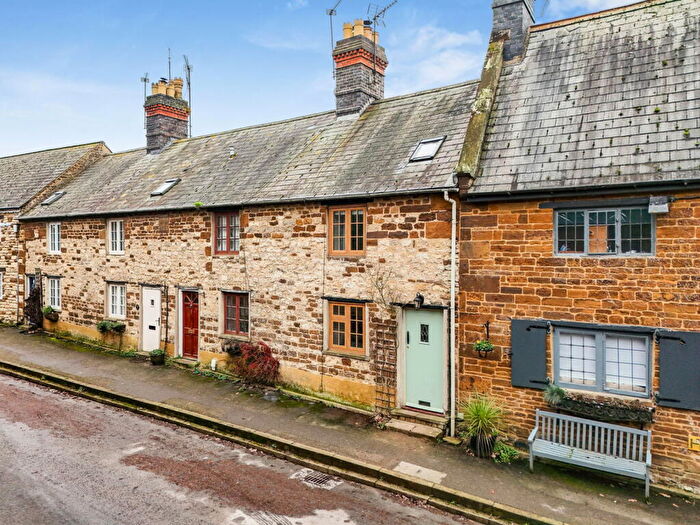 2 Bedroom Cottage For Sale In High Street, Culworth, OX17