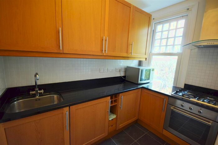 2 Bedroom Flat To Rent In London Road, Twickenham, TW1