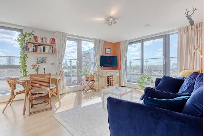 1 Bedroom Flat For Sale In Festubert Place, Aubers Ridge Court, E3