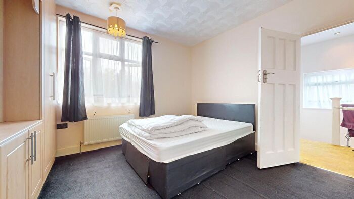3 Bedroom Semi-Detached House To Rent In Melbury Avenue, Southall, UB2