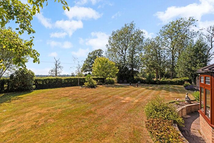 4 Bedroom Detached House For Sale In Pond Lane, Lasham, GU34