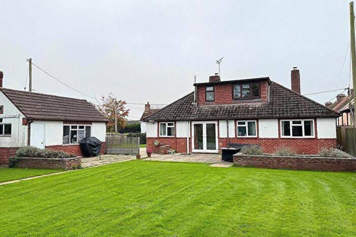 3 Bedroom Bungalow For Sale In Wavering Lane East, Gillingham, Dorset, SP8