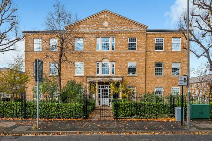2 Bedroom Flat To Rent In Beresford Hall, Surbiton, KT6