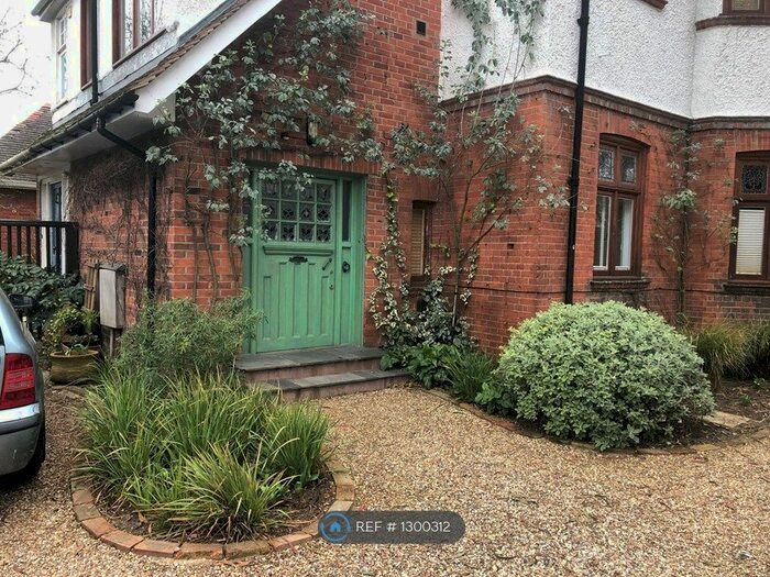 Studio To Rent In The Avenue, Twickenham, TW1