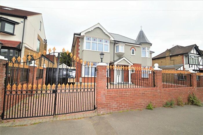 5 Bedroom Semi-Detached House To Rent In Kimberley Road, London, E4