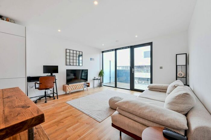 1 Bedroom Flat To Rent In Hawthorne Crescent, Greenwich, London, SE10